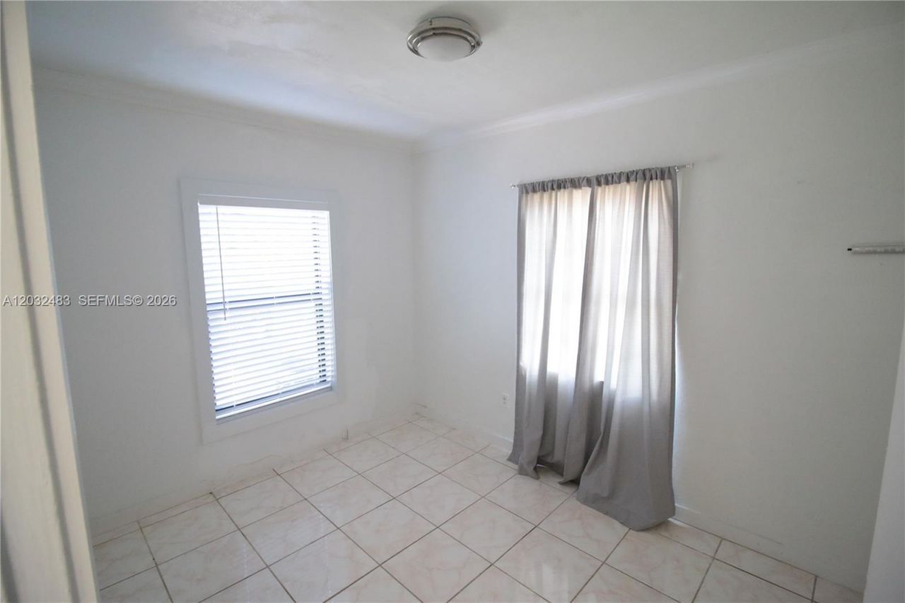359 E 12th St, Hialeah, FL 33010 Photo