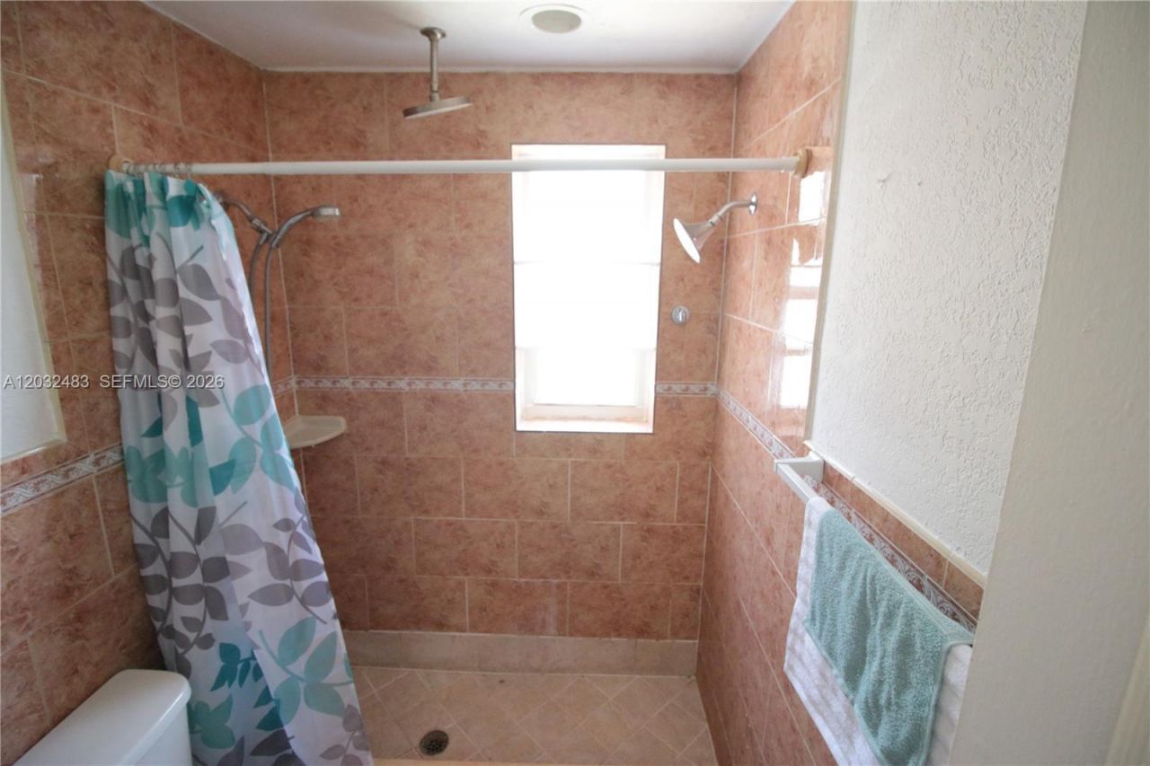 359 E 12th St, Hialeah, FL 33010 Photo