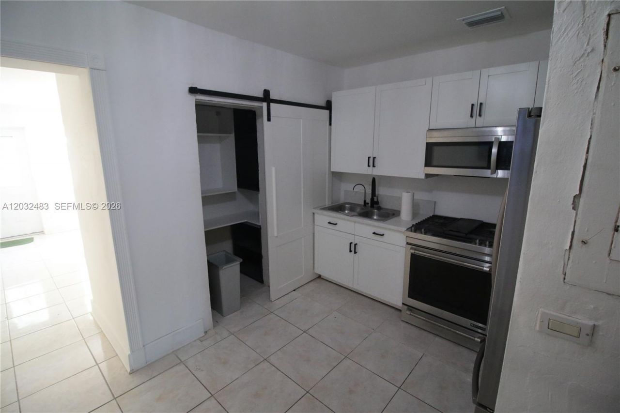 359 E 12th St, Hialeah, FL 33010 Photo