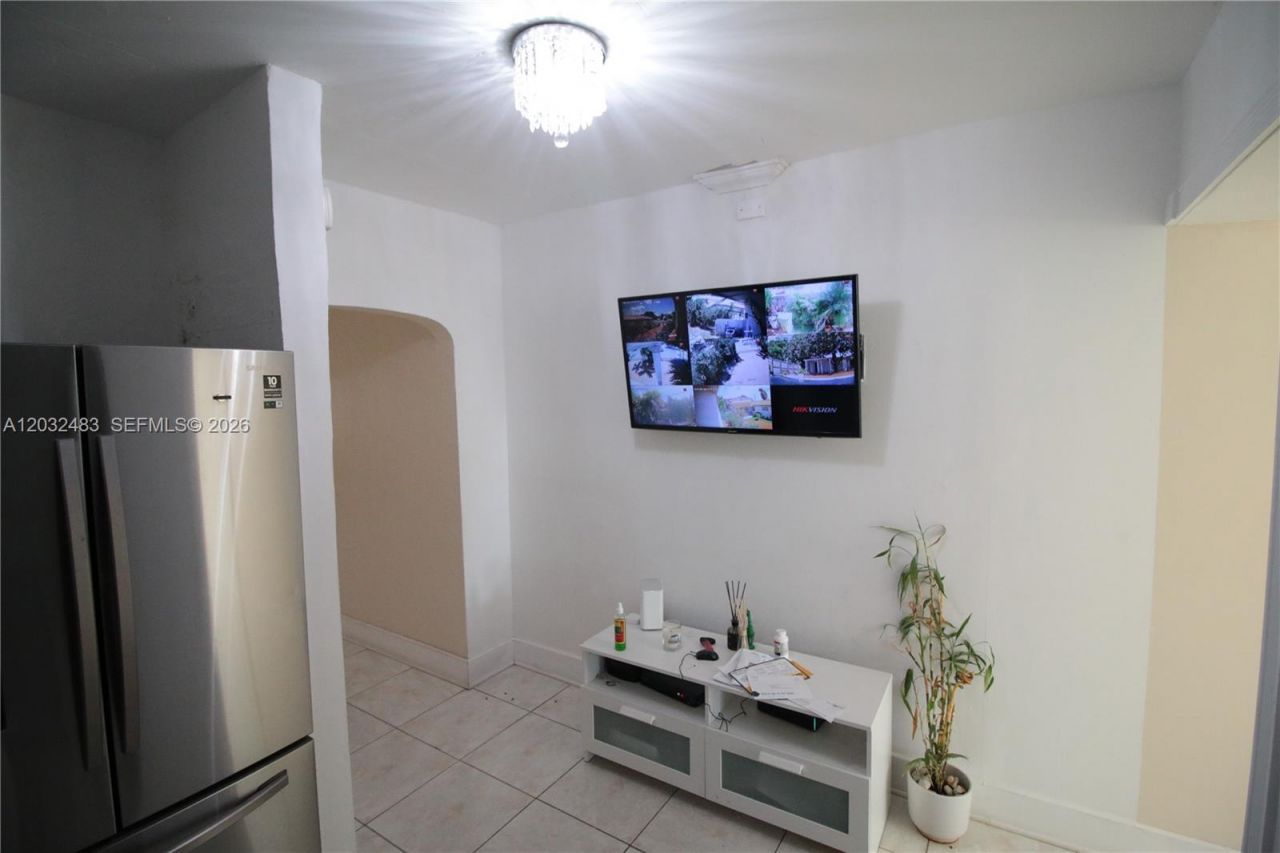 359 E 12th St, Hialeah, FL 33010 Photo