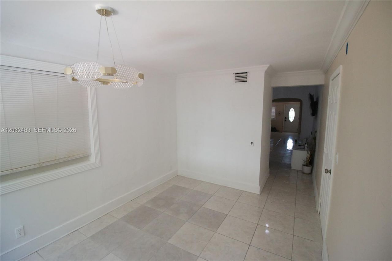 359 E 12th St, Hialeah, FL 33010 Photo
