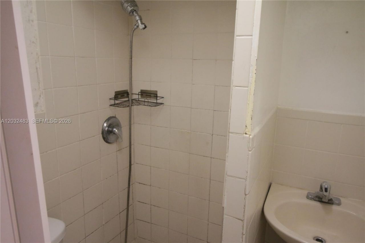 359 E 12th St, Hialeah, FL 33010 Photo