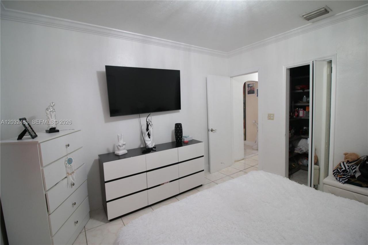 359 E 12th St , Hialeah, FL 33010 Photo