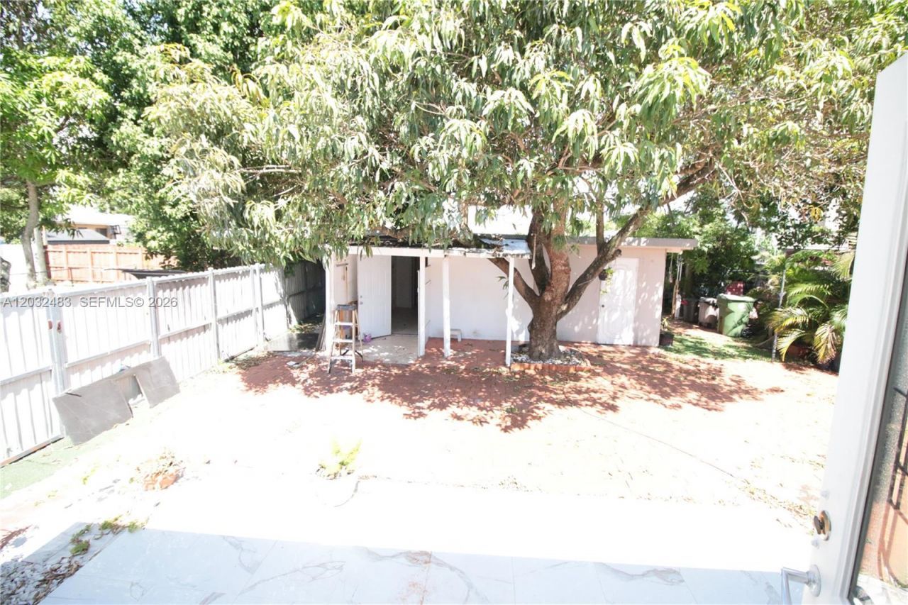 359 E 12th St, Hialeah, FL 33010 Photo
