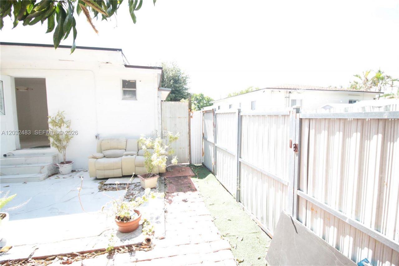 359 E 12th St, Hialeah, FL 33010 Photo