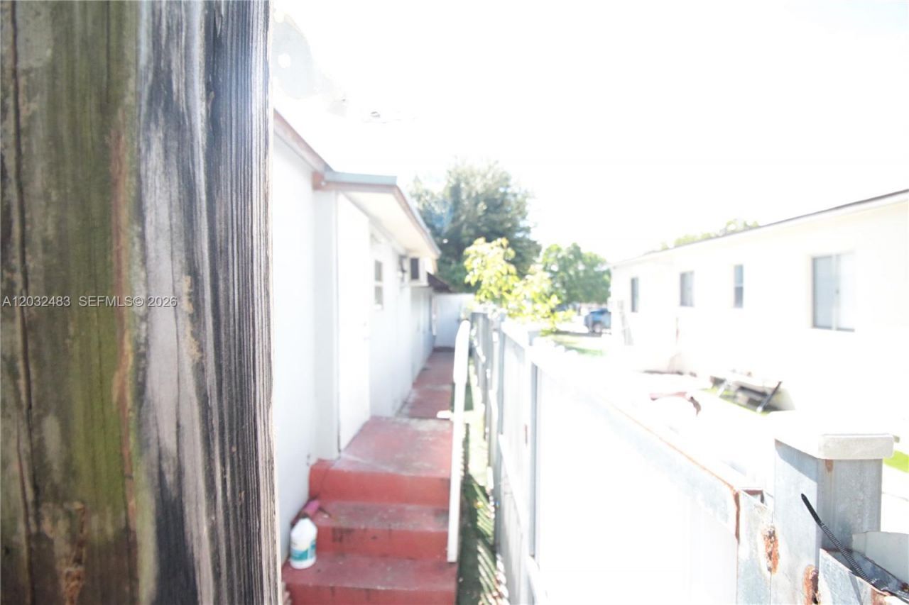 359 E 12th St, Hialeah, FL 33010 Photo
