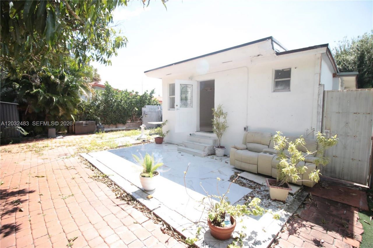 359 E 12th St, Hialeah, FL 33010 Photo