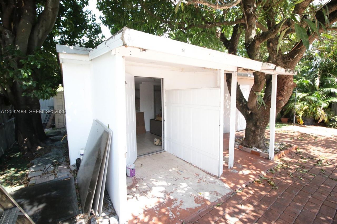359 E 12th St, Hialeah, FL 33010 Photo