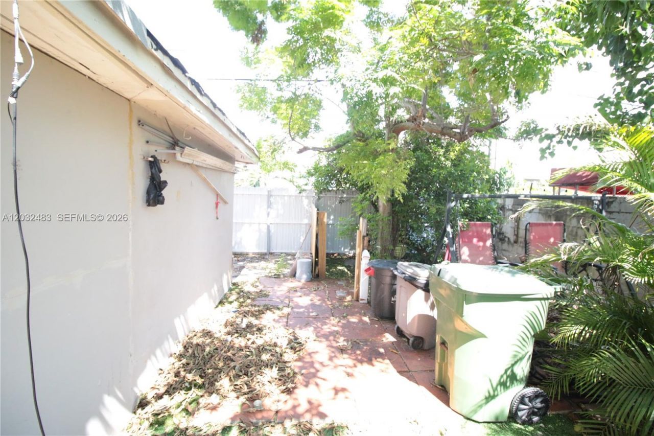 359 E 12th St, Hialeah, FL 33010 Photo