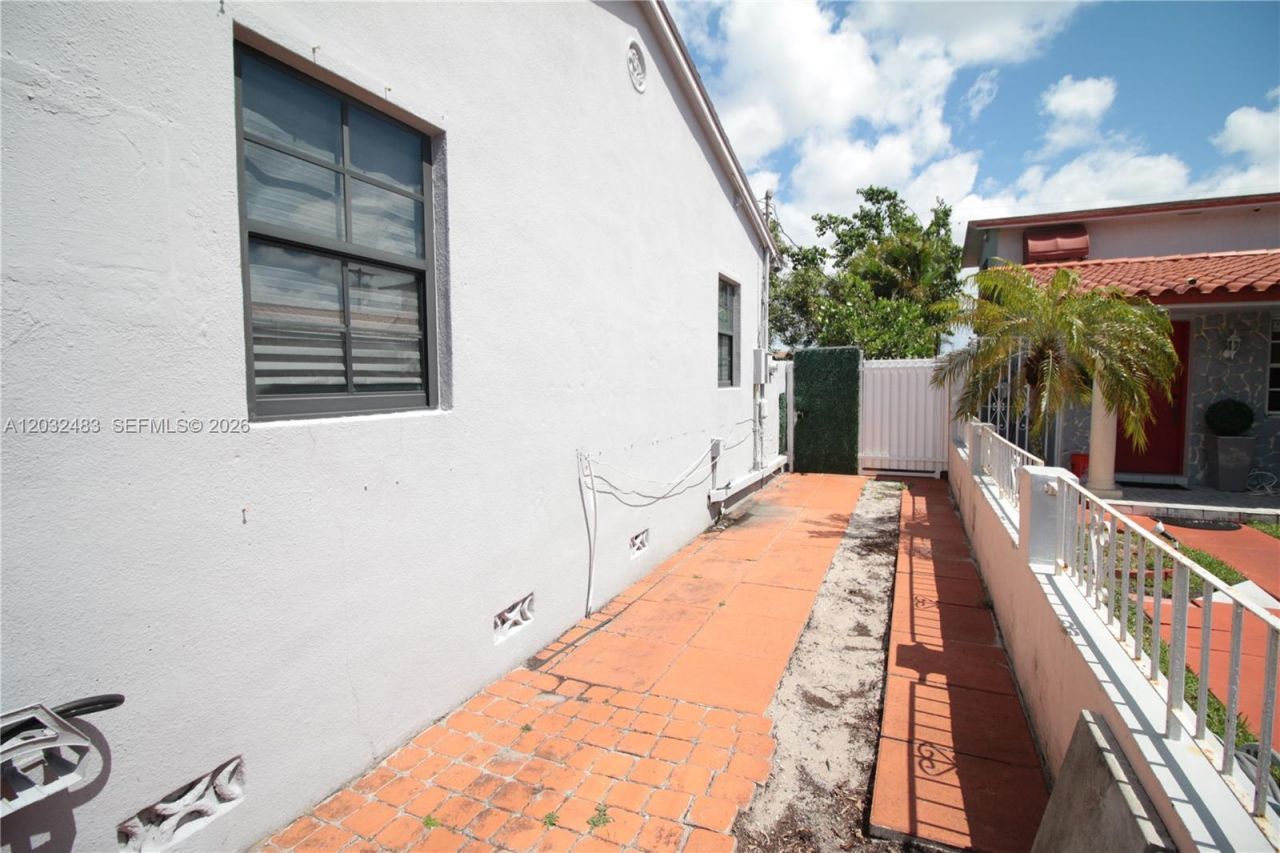 359 E 12th St , Hialeah, FL 33010 Photo