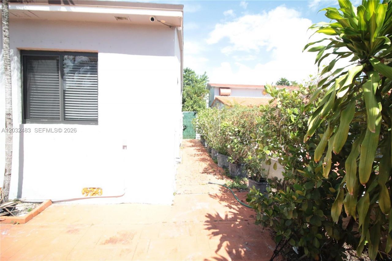 359 E 12th St, Hialeah, FL 33010 Photo