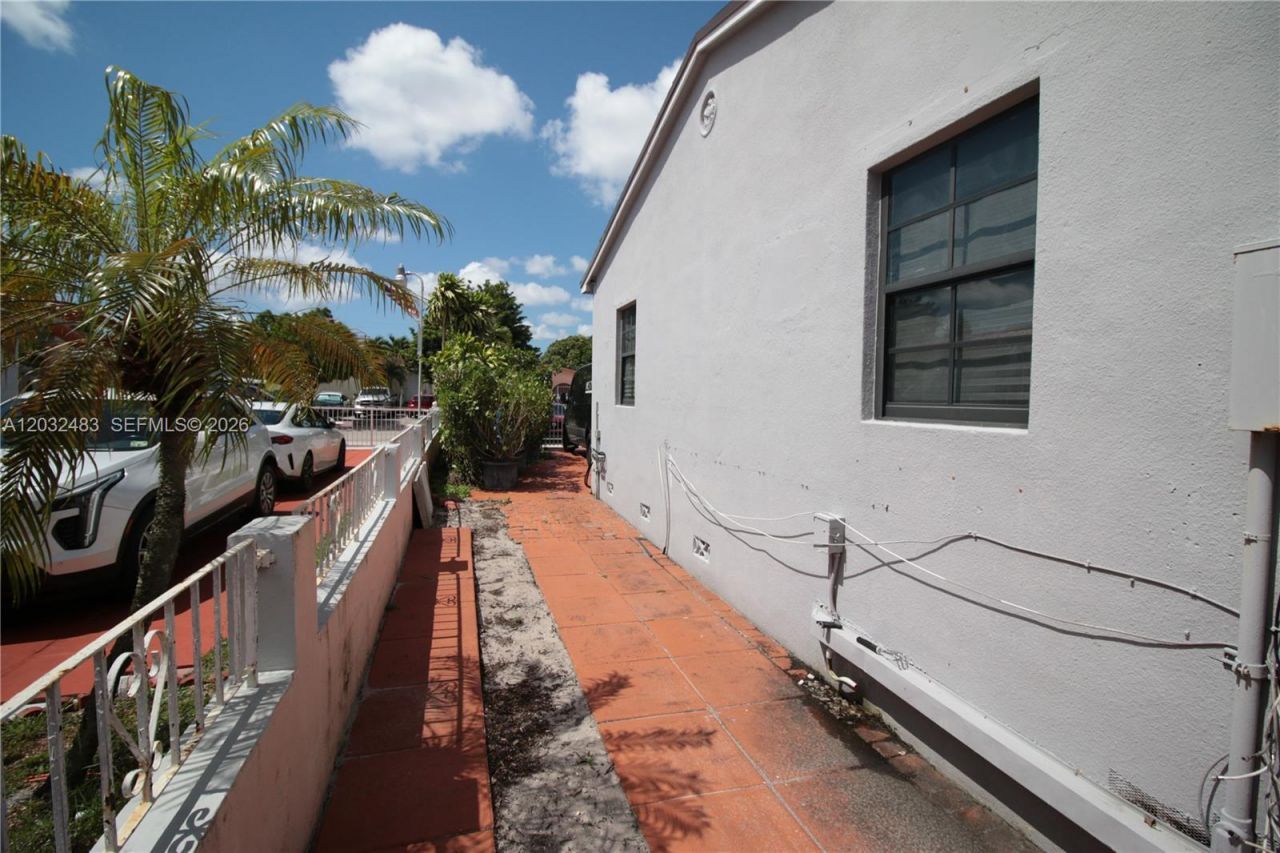 359 E 12th St , Hialeah, FL 33010 Photo