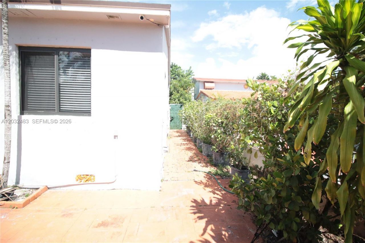 359 E 12th St, Hialeah, FL 33010 Photo