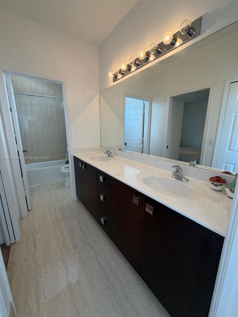 9924 NW 10th Ter , Miami, FL 33172 Photo