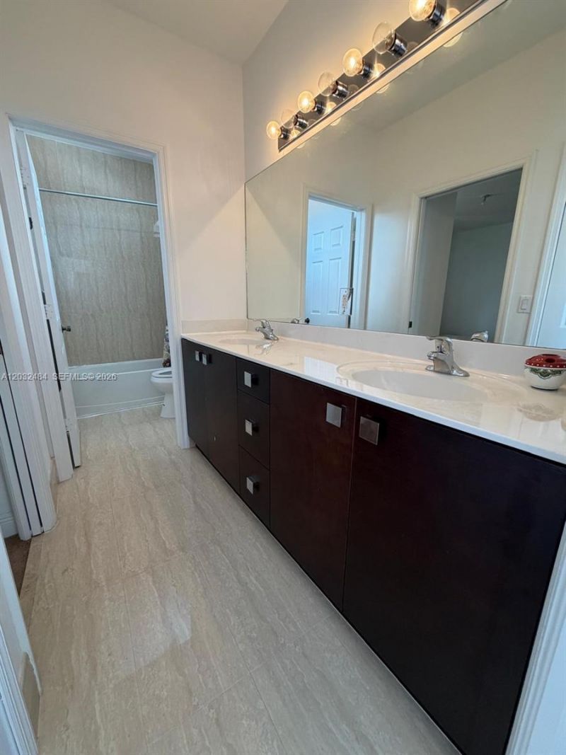 9924 NW 10th Ter , Miami, FL 33172 Photo
