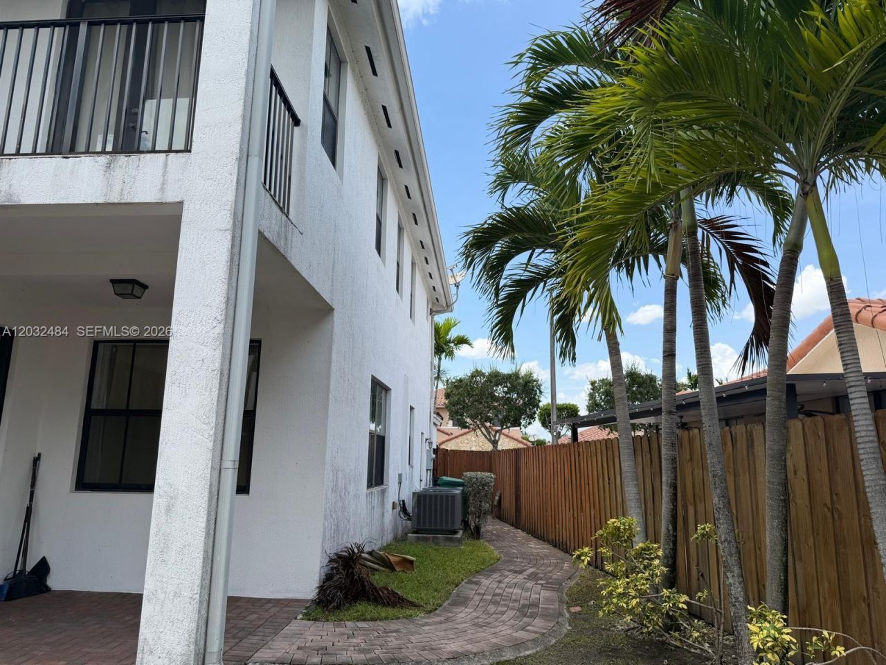 9924 NW 10th Ter , Miami, FL 33172 Photo