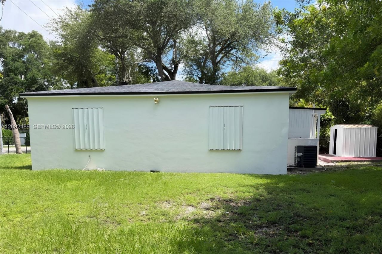 14215 NE 9th Ave , Unit 14215, North Miami, FL 33161 Photo