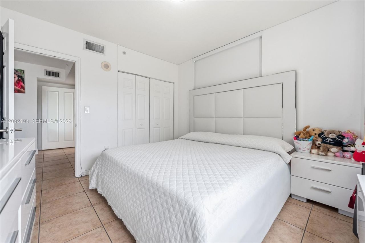 4242 NW 2nd St , Unit 1001, Miami, FL 33126 Photo