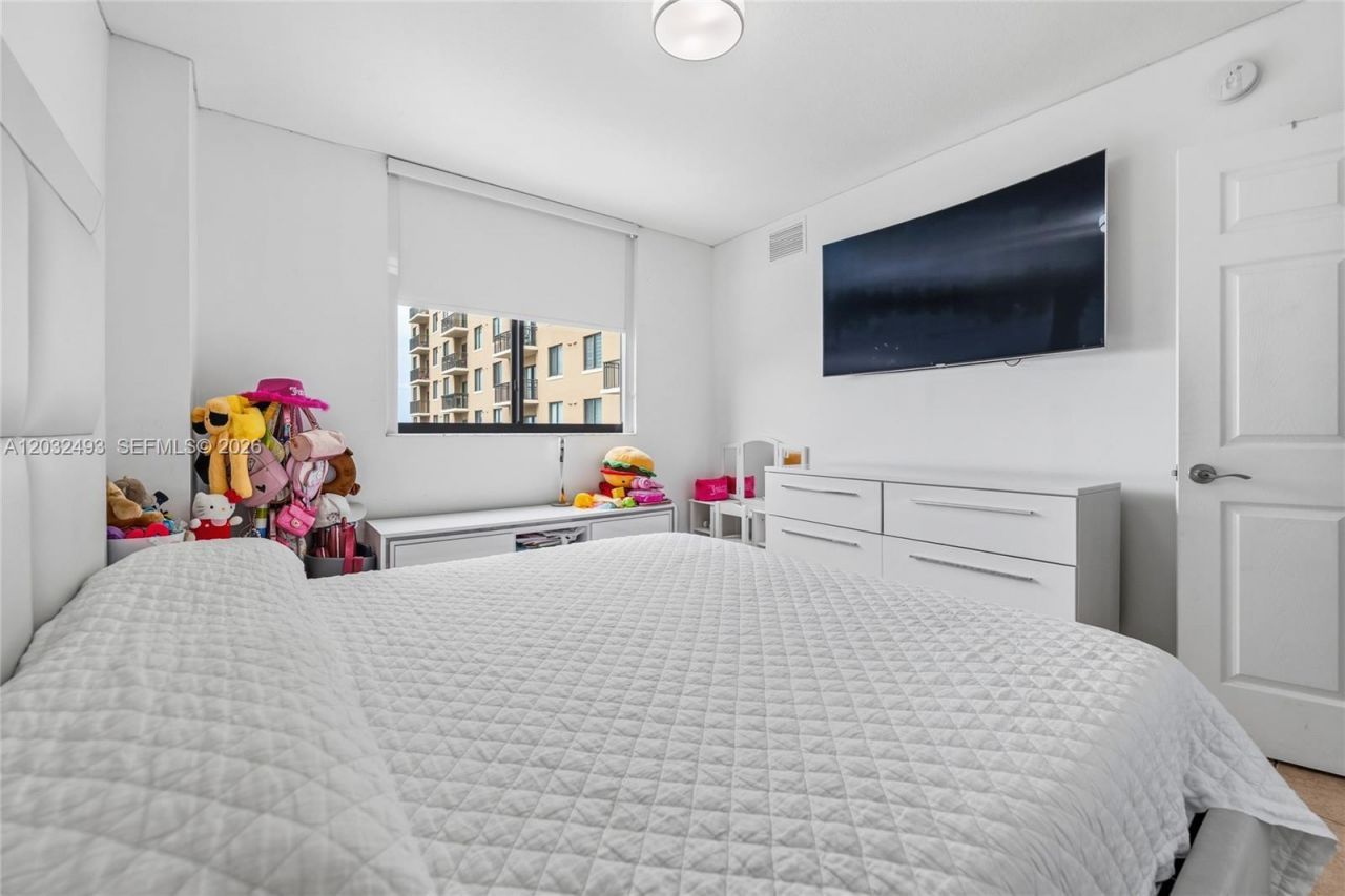 4242 NW 2nd St , Unit 1001, Miami, FL 33126 Photo