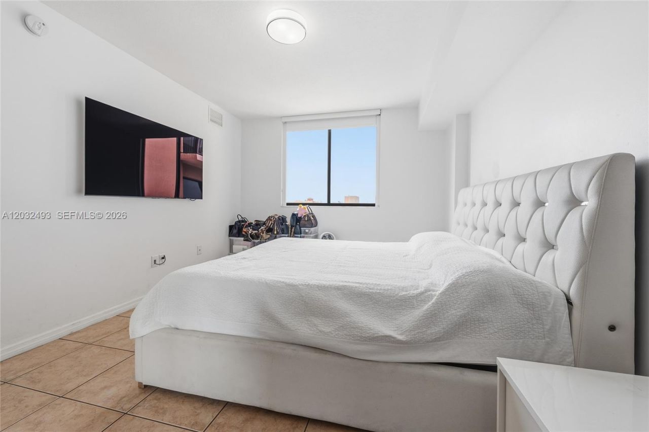 4242 NW 2nd St , Unit 1001, Miami, FL 33126 Photo
