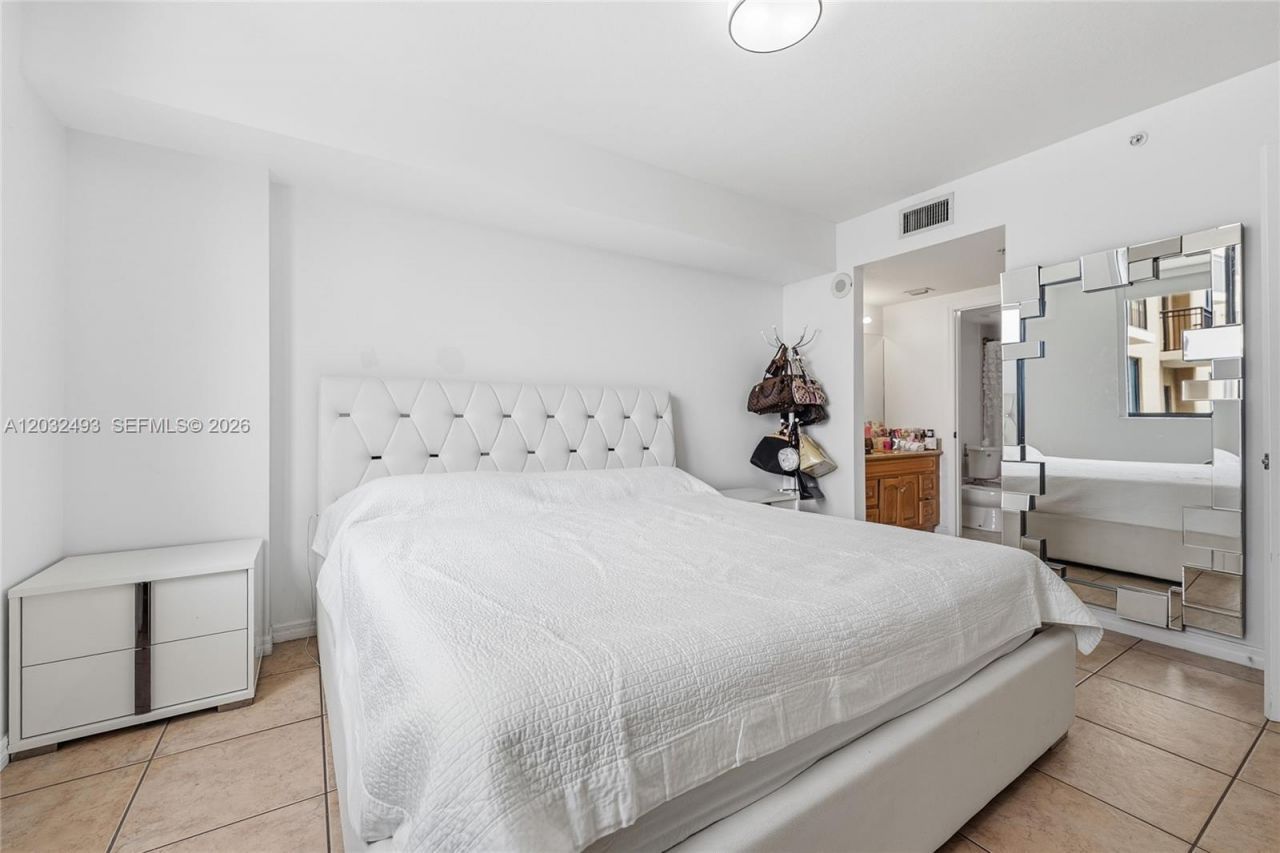 4242 NW 2nd St , Unit 1001, Miami, FL 33126 Photo