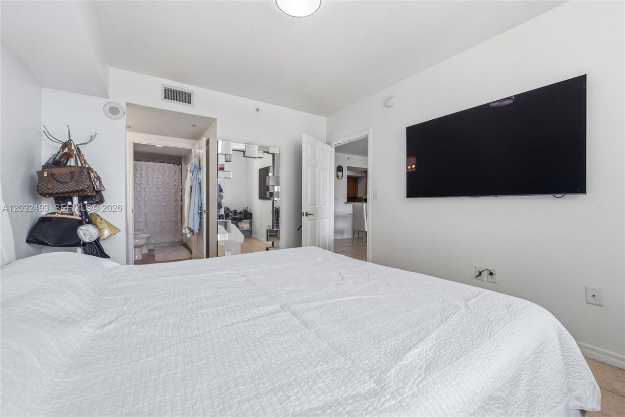 4242 NW 2nd St , Unit 1001, Miami, FL 33126 Photo