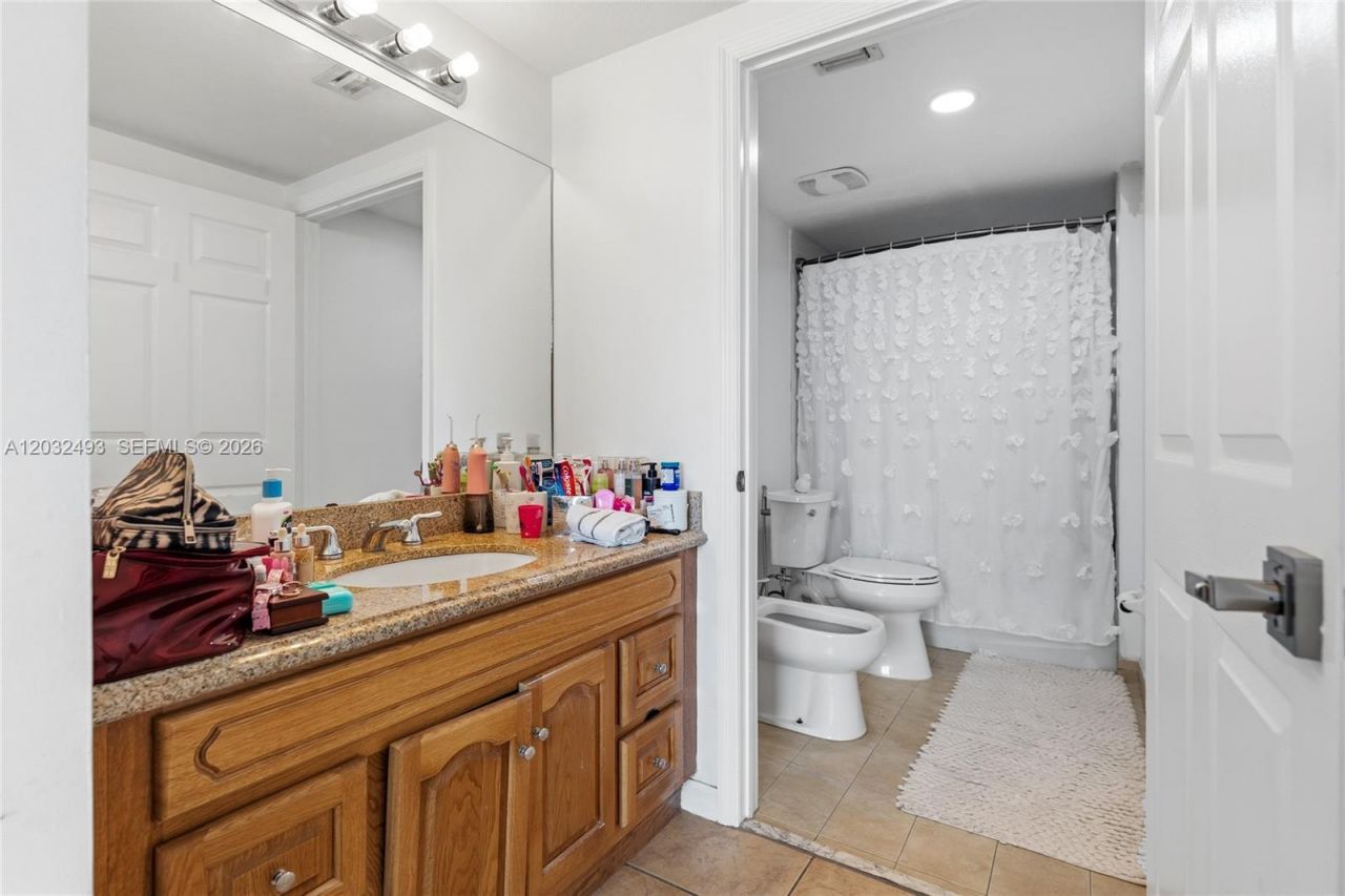 4242 NW 2nd St , Unit 1001, Miami, FL 33126 Photo