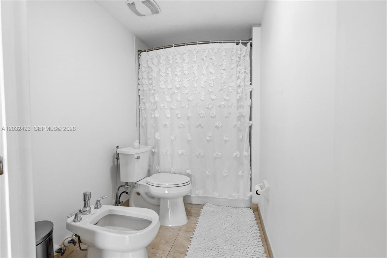 4242 NW 2nd St , Unit 1001, Miami, FL 33126 Photo