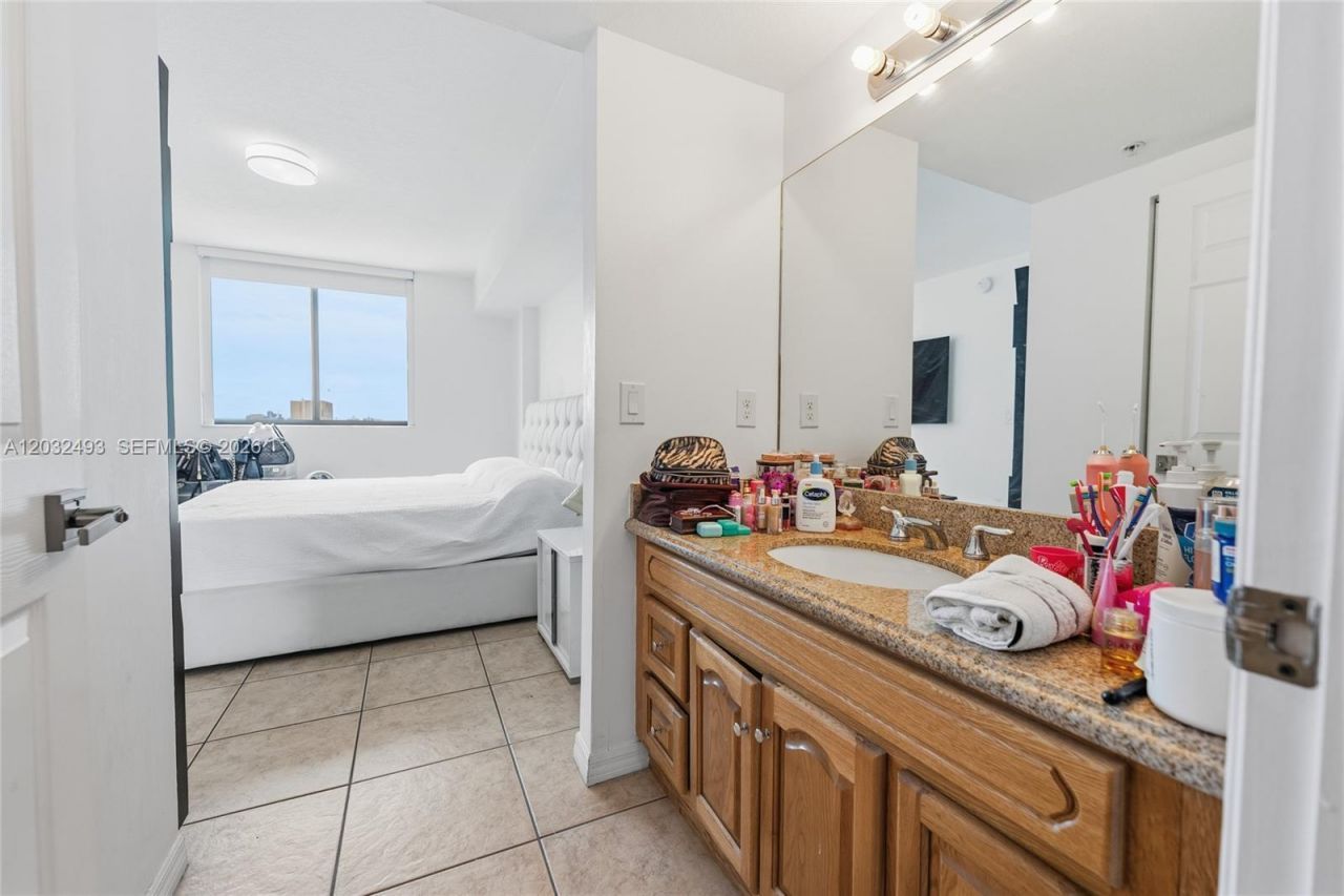 4242 NW 2nd St , Unit 1001, Miami, FL 33126 Photo