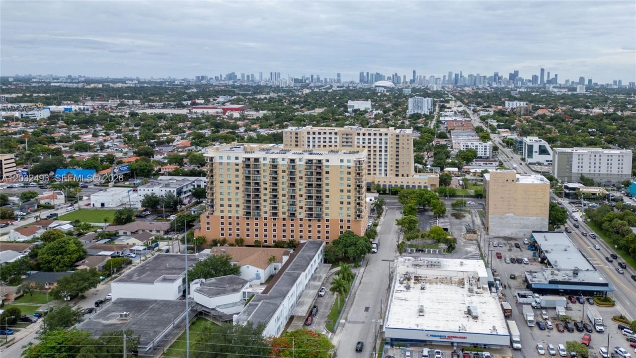 4242 NW 2nd St , Unit 1001, Miami, FL 33126 Photo