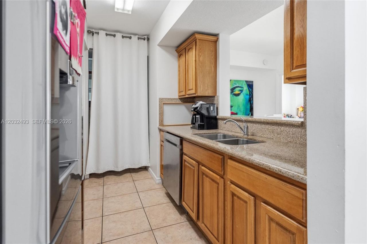 4242 NW 2nd St , Unit 1001, Miami, FL 33126 Photo