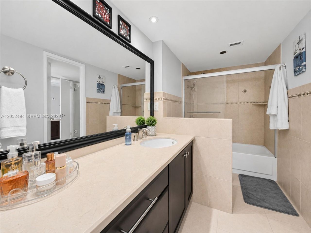 5701 Collins Ave , Unit 1711, Miami Beach, FL 33140 Photo
