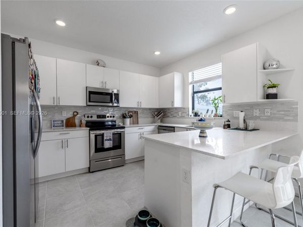 561 NW 204th St , Miami Gardens, FL 33169