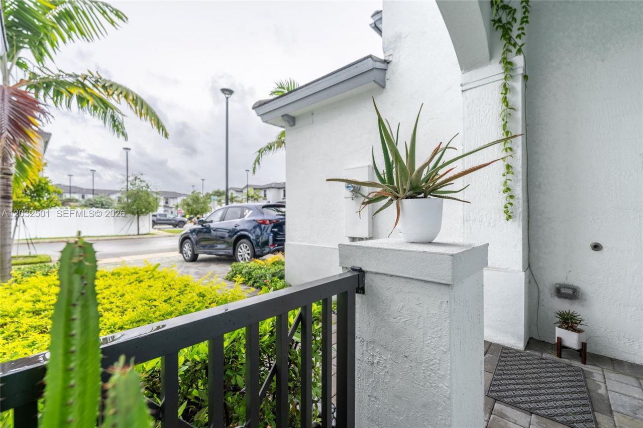 561 NW 204th St , Miami Gardens, FL 33169 Photo