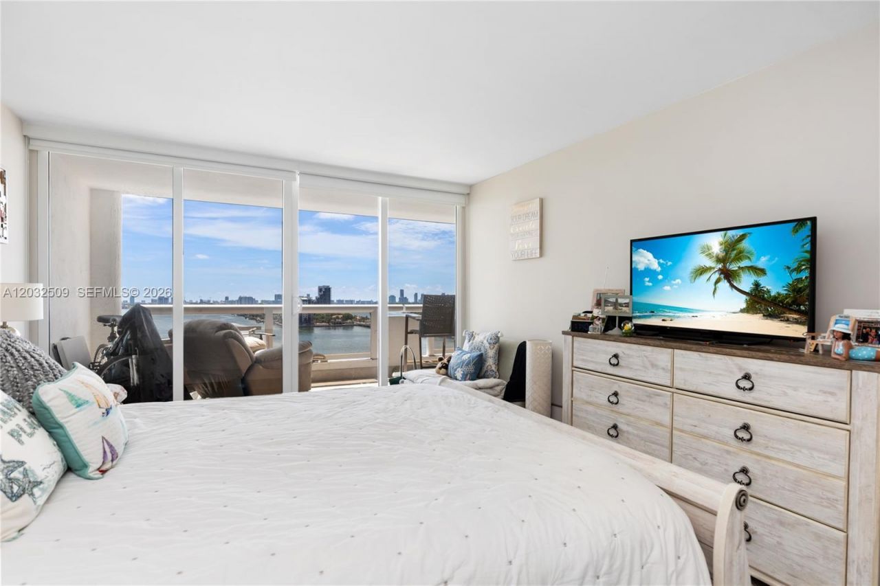 1717 N Bayshore Dr, Unit A-1533, Miami, FL 33132 Photo