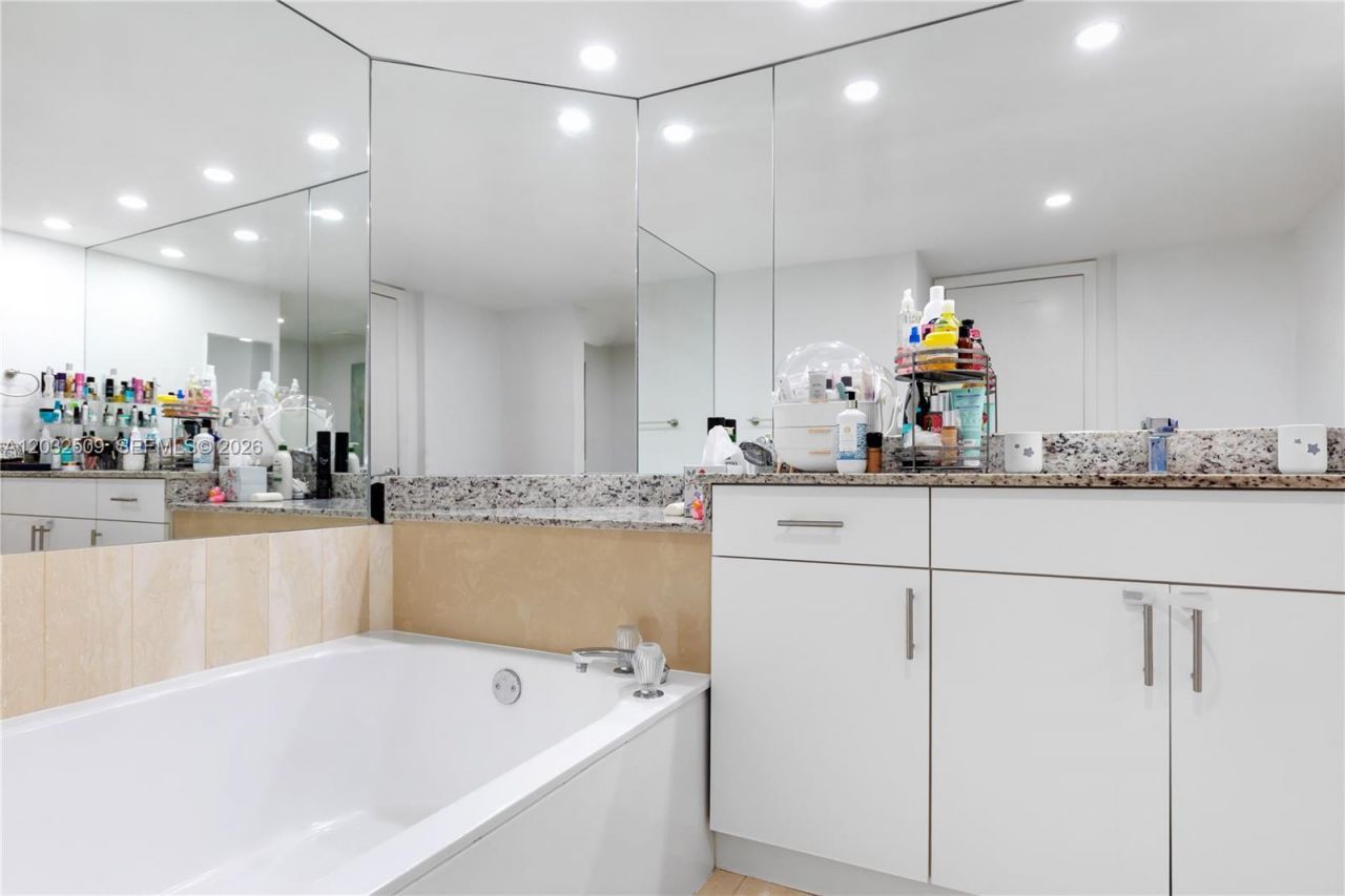 1717 N Bayshore Dr, Unit A-1533, Miami, FL 33132 Photo