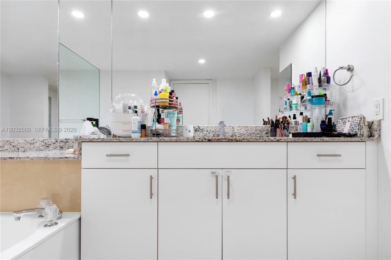 1717 N Bayshore Dr, Unit A-1533, Miami, FL 33132 Photo