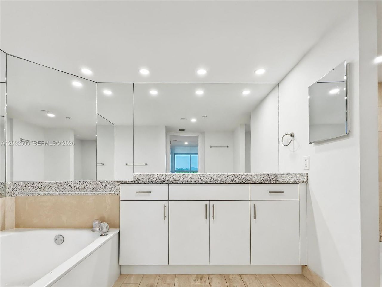 1717 N Bayshore Dr, Unit A-1533, Miami, FL 33132 Photo