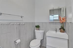 2199 NE 182nd St , Unit 1, North Miami Beach, FL 33162 Photo