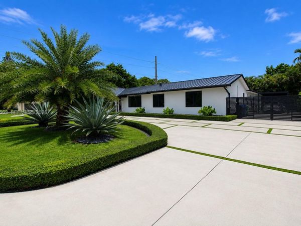 8700 SW 175th St, Palmetto Bay, FL 33157
