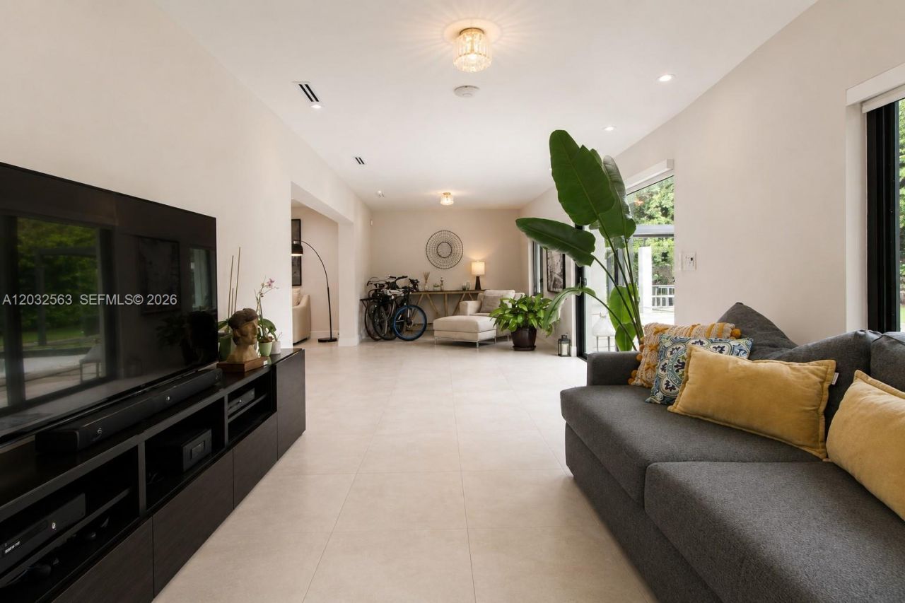 8700 SW 175th St, Palmetto Bay, FL 33157 Photo