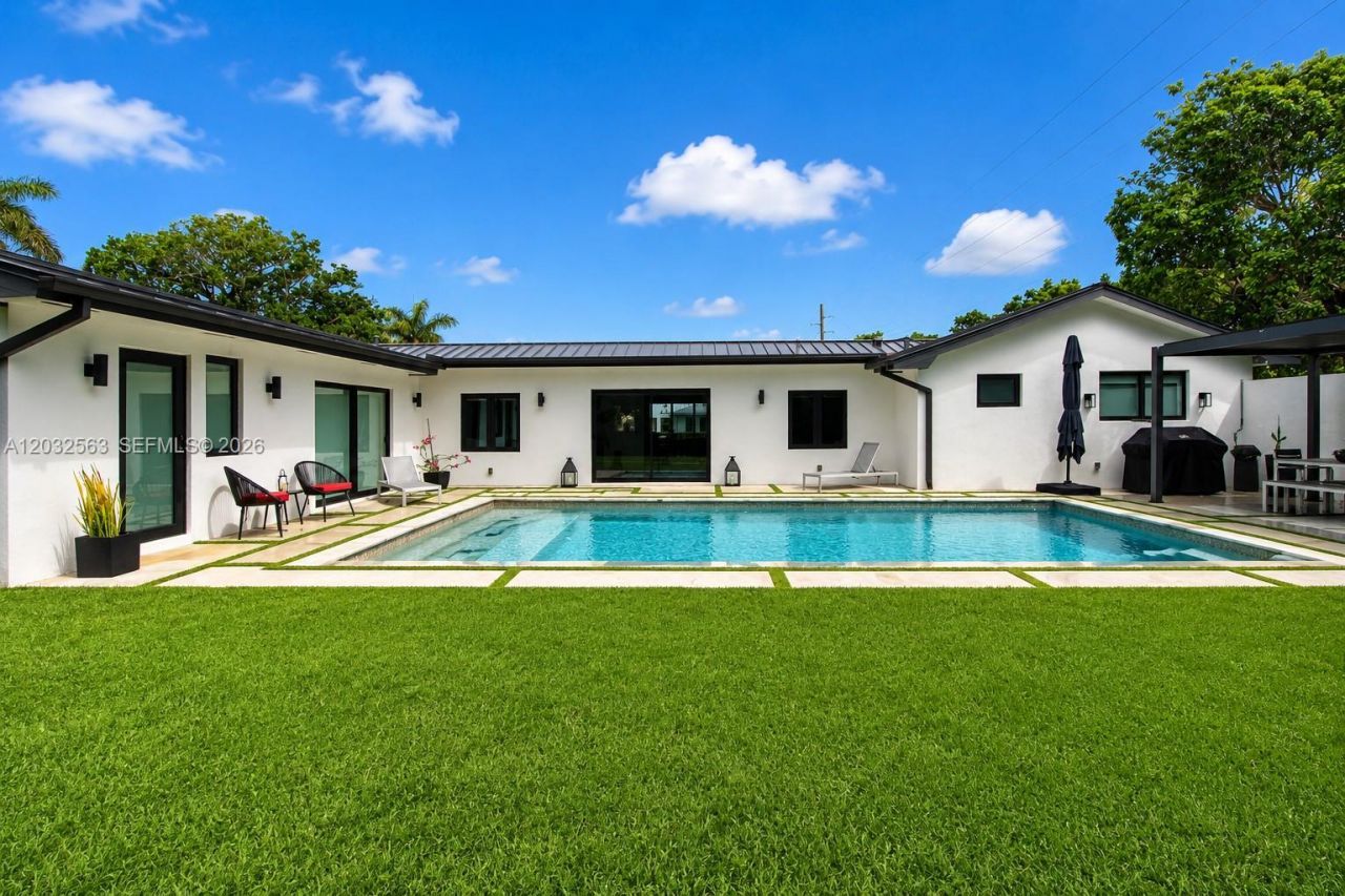 8700 SW 175th St, Palmetto Bay, FL 33157 Photo