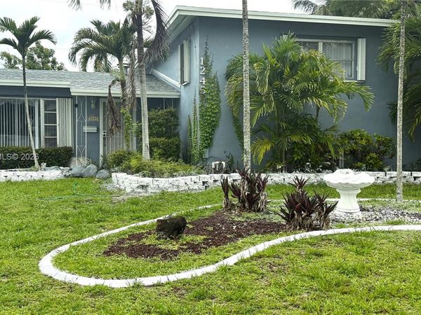 1245 NE 203rd St, Miami, FL 33179