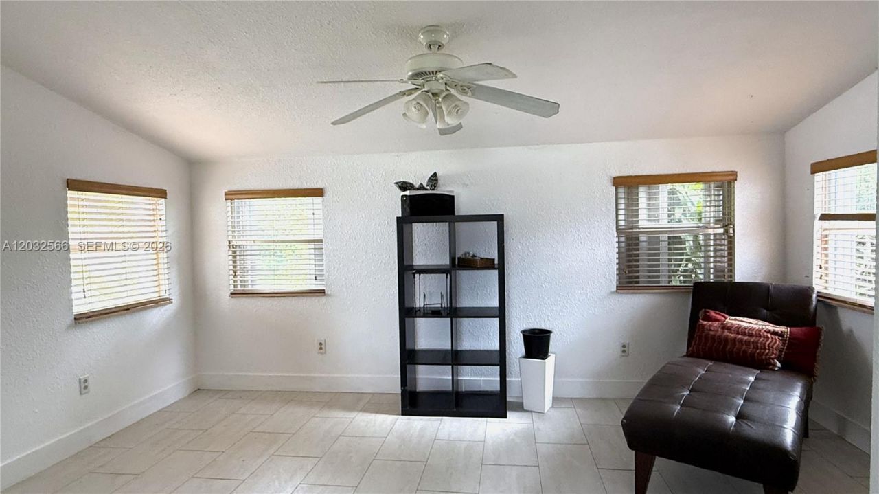 1245 NE 203rd St, Miami, FL 33179 Photo