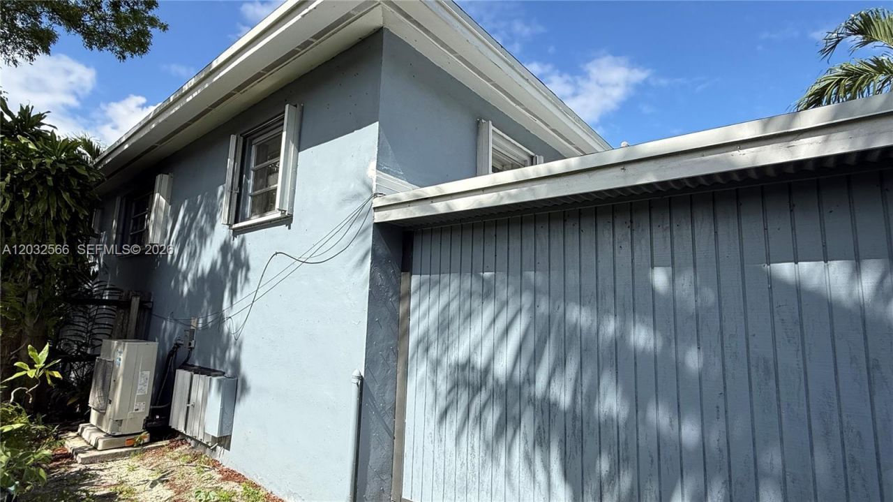 1245 NE 203rd St, Miami, FL 33179 Photo