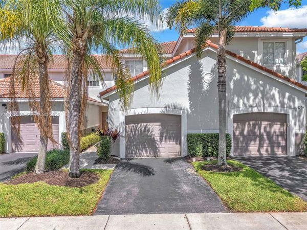 3698 San Simeon Cir, Weston, FL 33331