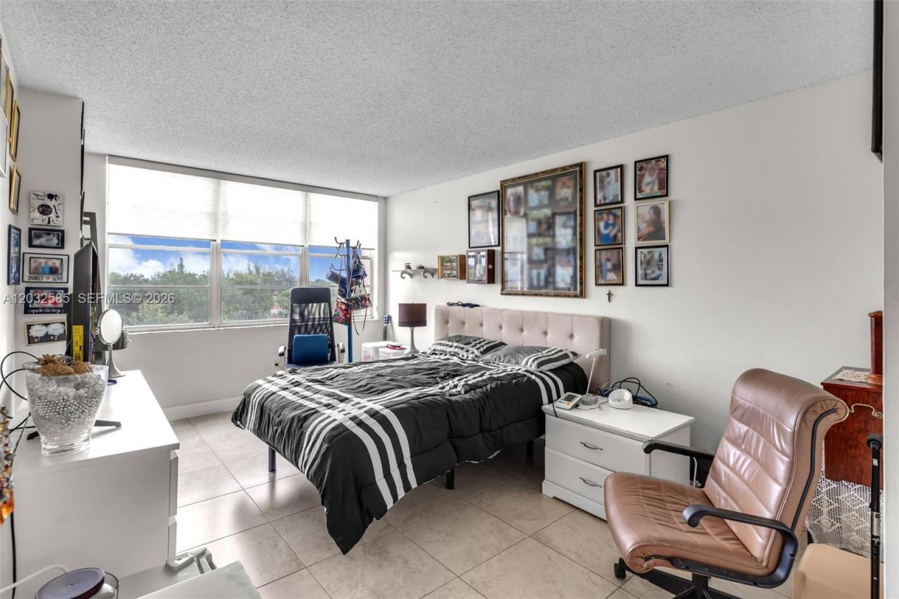 1400 Saint Charles Pl , Unit 623, Pembroke Pines, FL 33026 Photo