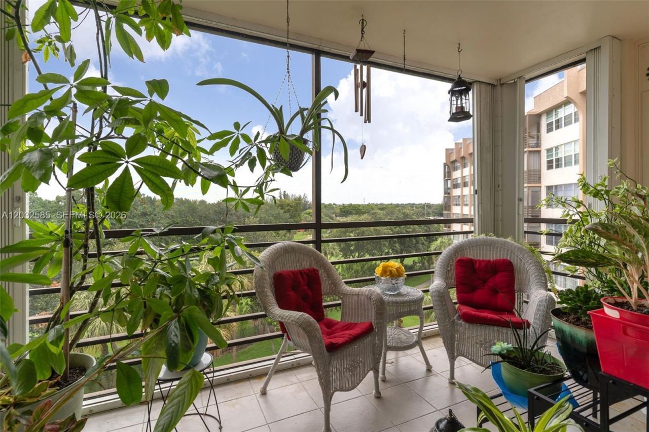 1400 Saint Charles Pl , Unit 623, Pembroke Pines, FL 33026 Photo