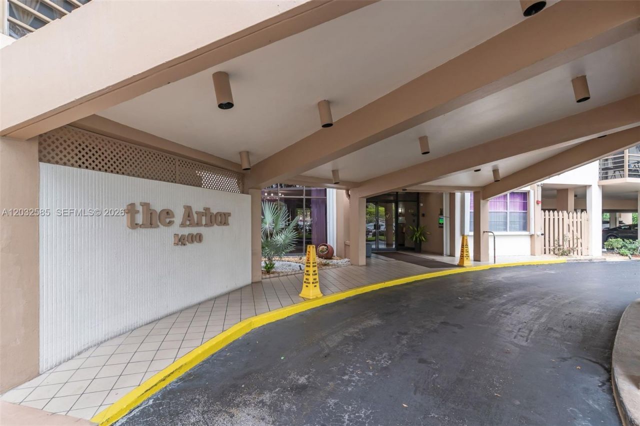 1400 Saint Charles Pl , Unit 623, Pembroke Pines, FL 33026 Photo