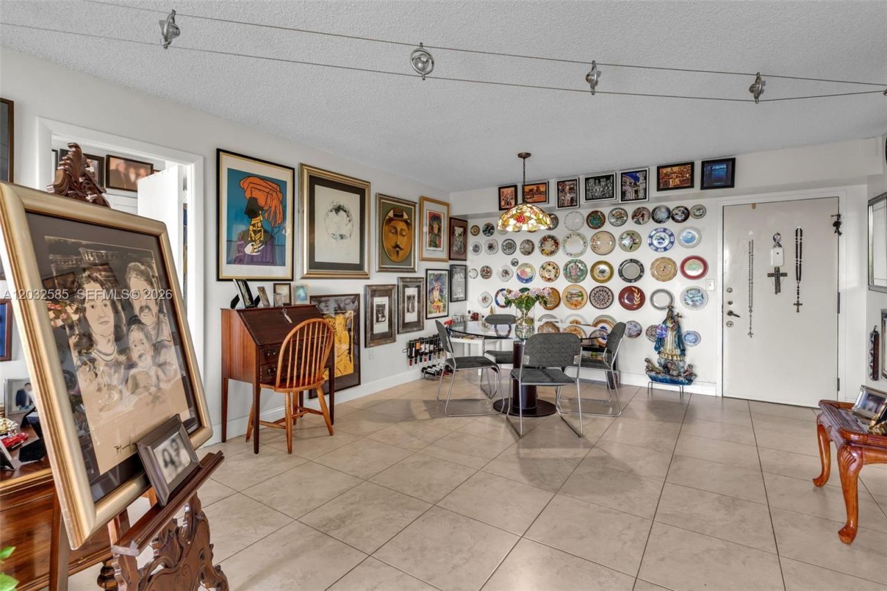 1400 Saint Charles Pl , Unit 623, Pembroke Pines, FL 33026 Photo